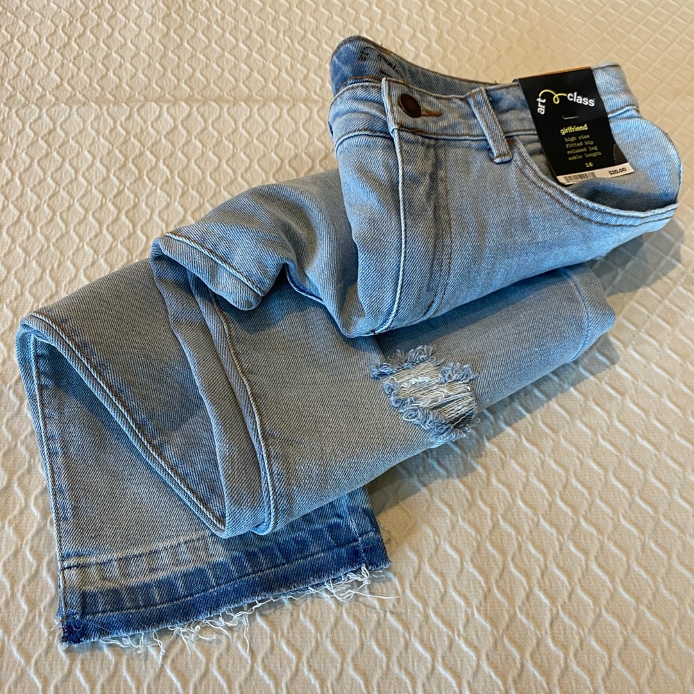 Art Class Girls Light Wash Blue Jeans. Gently Distressed. Raw Hems. Size 16. New